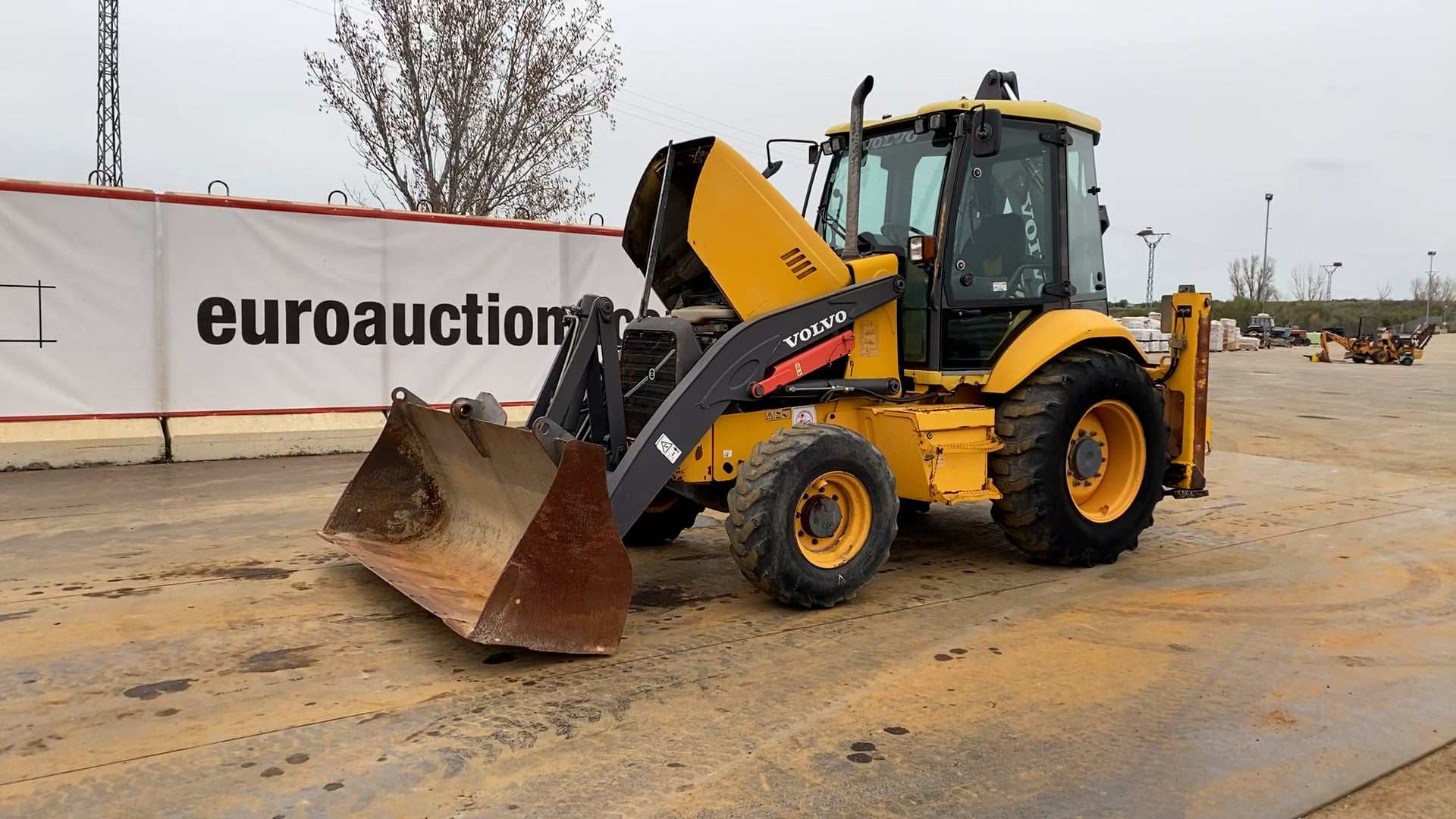Volvo BL61 Turbo Powershift Backhoe Loader on Vimeo
