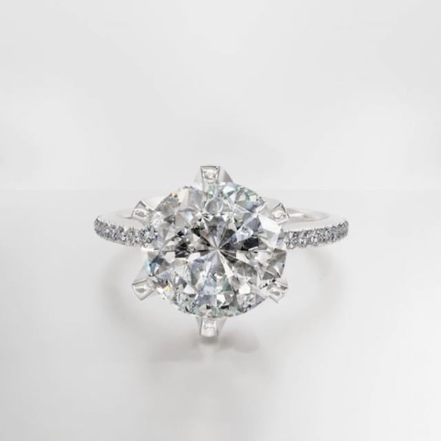 3.00 quilates anillo solitario en oro blanco con diamantes en los lados