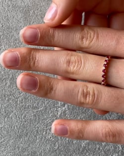 Vidéo: Bague Or Jaune Rubis et diamants 1.7grs