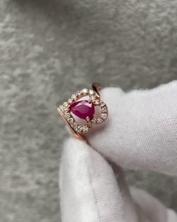 Vidéo: Bague Or Rose Rubis et diamants 2.99grs