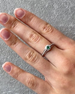Video: Gold Emerald Diamonds Ring