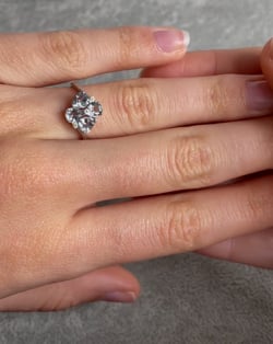 Vidéo: Bague Or Blanc Aigue-Marine et diamants 1.87grs