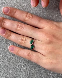 Vídeo: Anillo de Oro Zafiro y diamantes 1.546grs