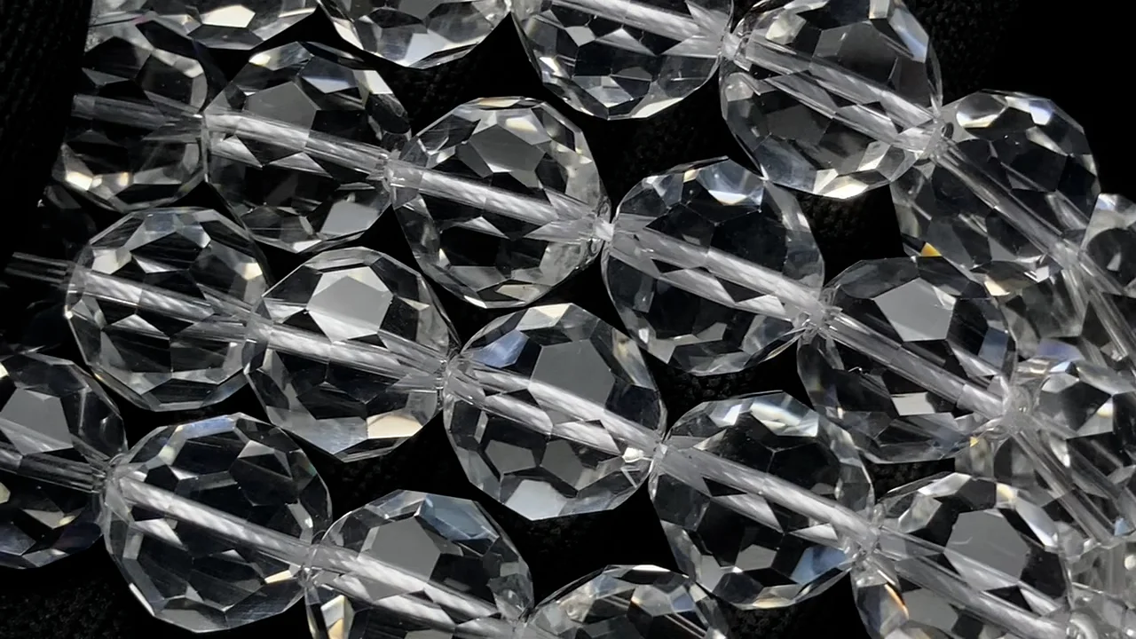 R&Wクリスタルバッキー クリスタル 「バッキーボール」ラウンドカット14mm ペンダント