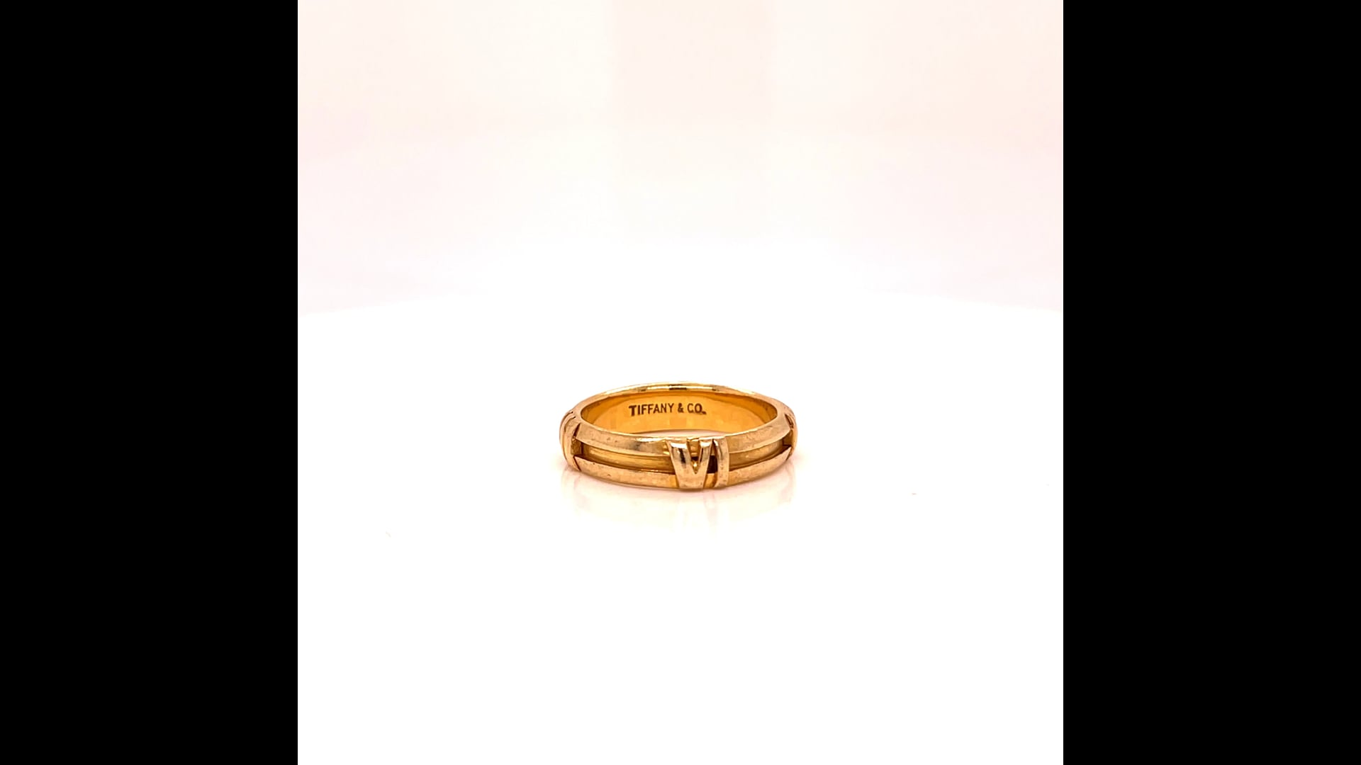 Vintage Tiffany and Co. 18 Karat Gold Atlas Ring, 1990s For Sale 