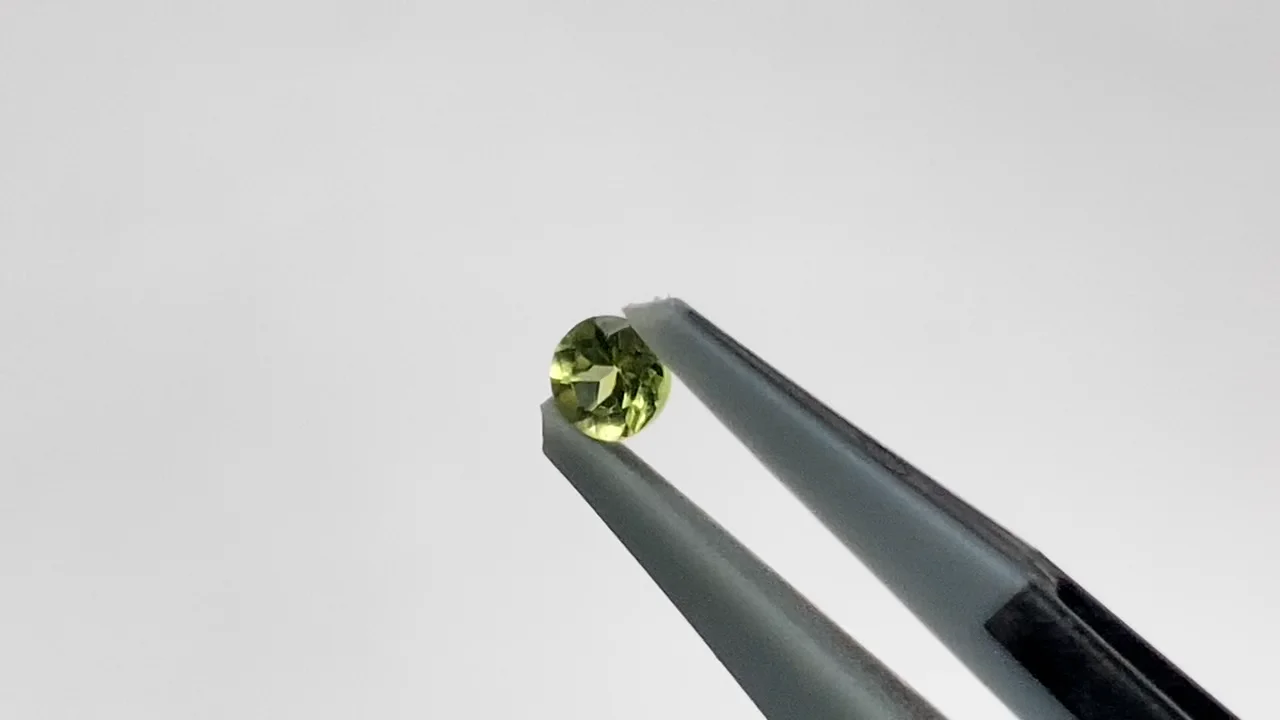 ペリドット 穴なしラウンドファセットカット（ルース・裸石）3×3