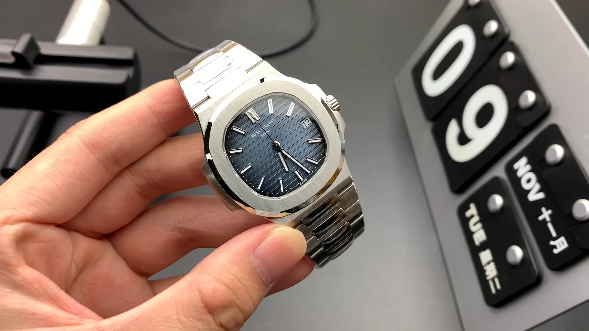 パテックフィリップ ノーチラス 1.5コマ 5712用 ネジ式 パテックフィリップ ノーチラス 1.5コマ 5712用 ネジ式