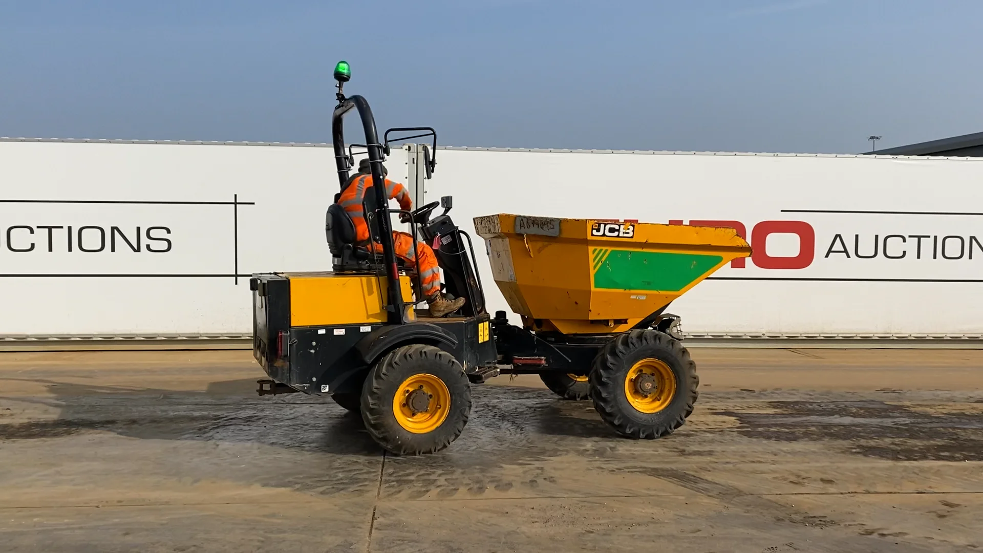 JCB 3TST 3 Ton Swivel Skip Dumper on Vimeo