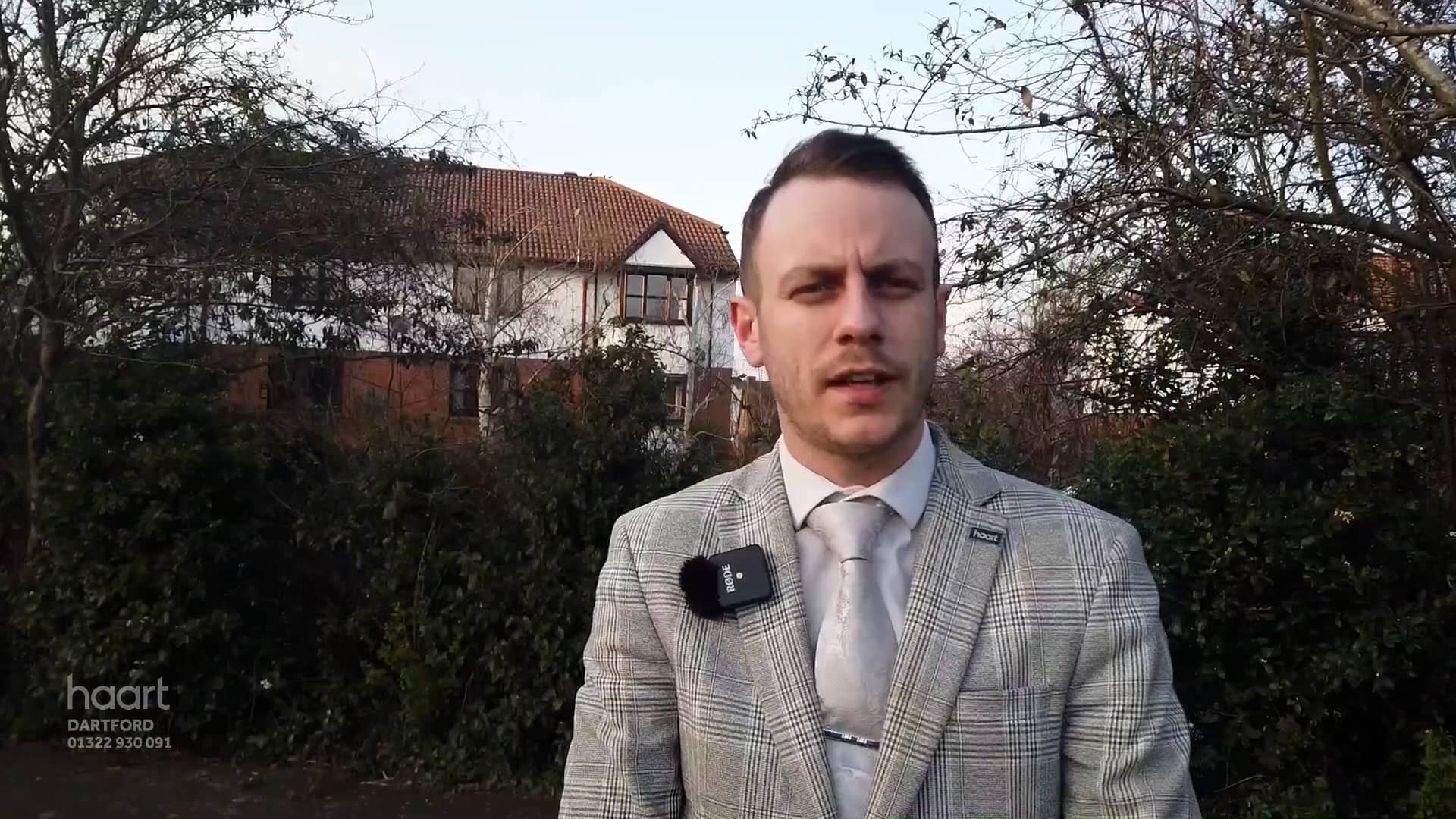 Quick Sneak Peek of London Road, Greenhithe, 3 bedroom Mid Terraced