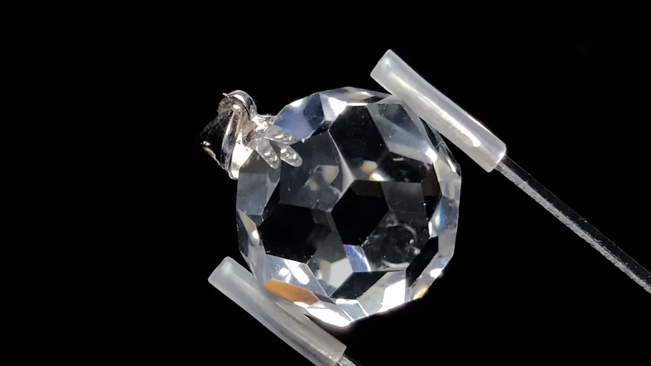 クリスタル 「バッキーボール」ラウンドカット16mm ペンダントトップ