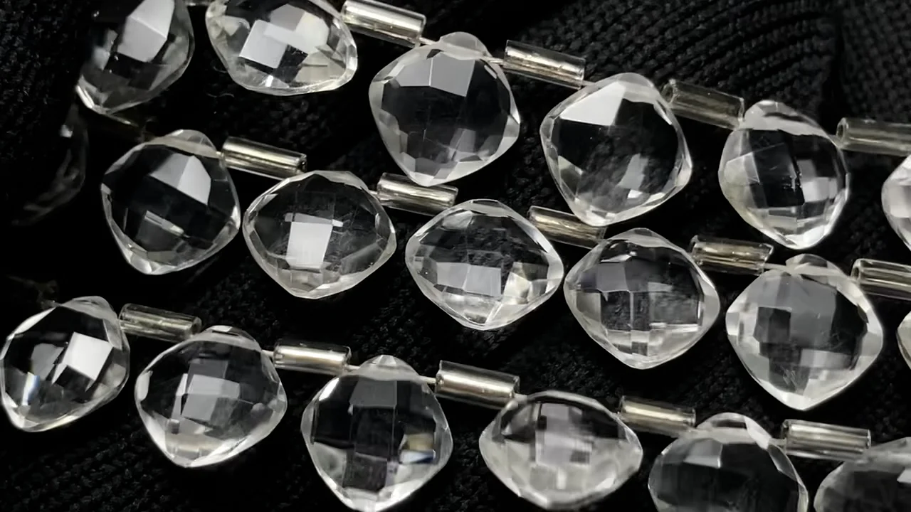 クリスタル ダイヤカット（クッションカット）9×9mm 1連（18粒