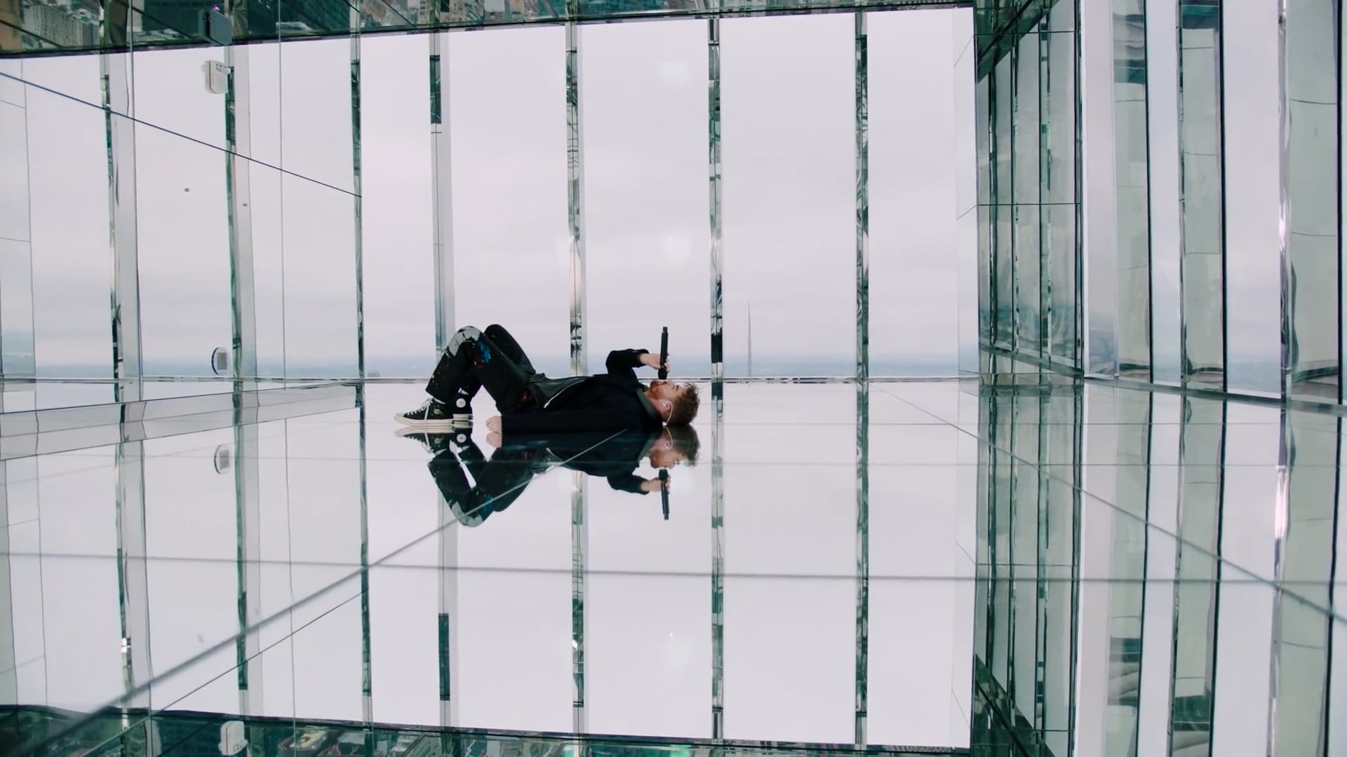 The Chainsmokers iPad (Live at SUMMIT at One Vanderbilt).mp4 on Vimeo