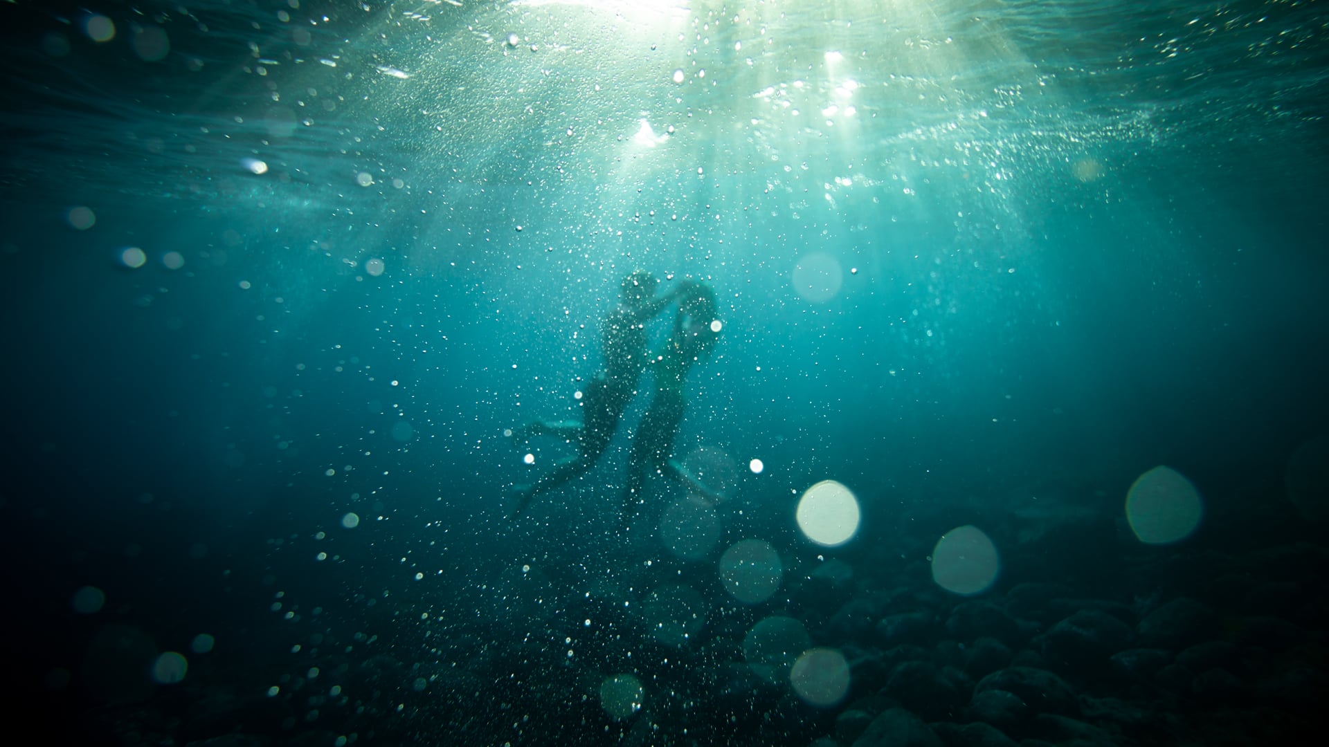 L’amour de l’eau. L’amour sous l’eau.