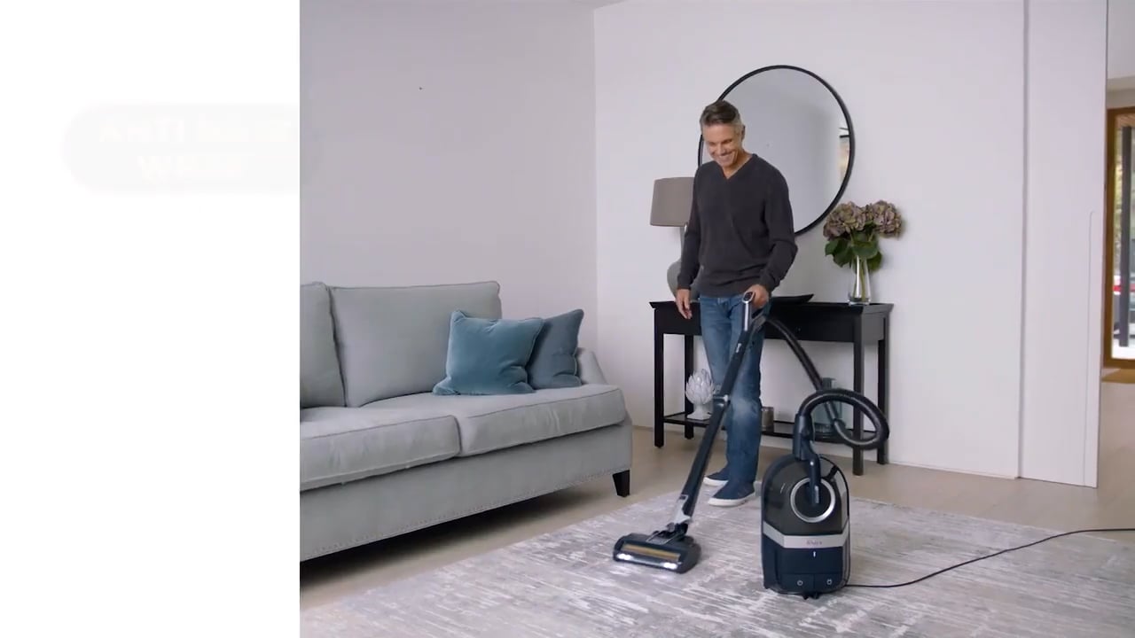 Shark CZ250UKT Bagless Cylinder Vacuum Cleaner with Dynamic Technology