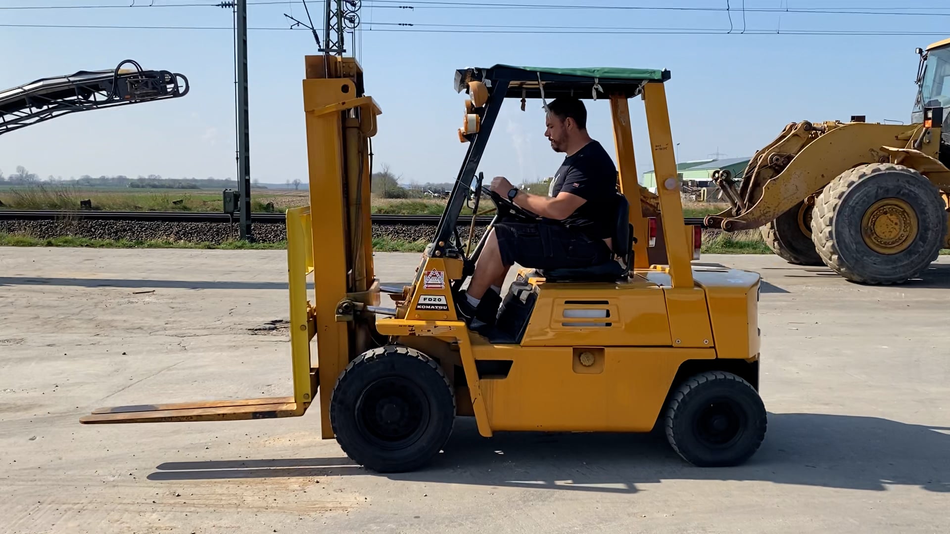 Komatsu FD207 Forklift on Vimeo