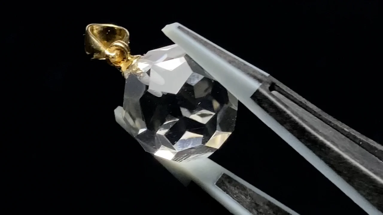 クリスタル 「バッキーボール」ラウンドカット12mm ペンダントトップ 