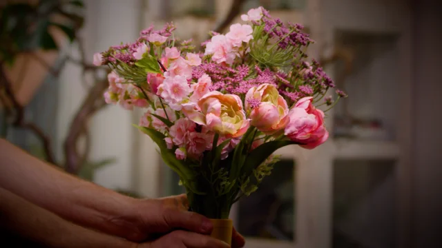 It's never been easier to create beautiful bouquets! Hanataba the worl