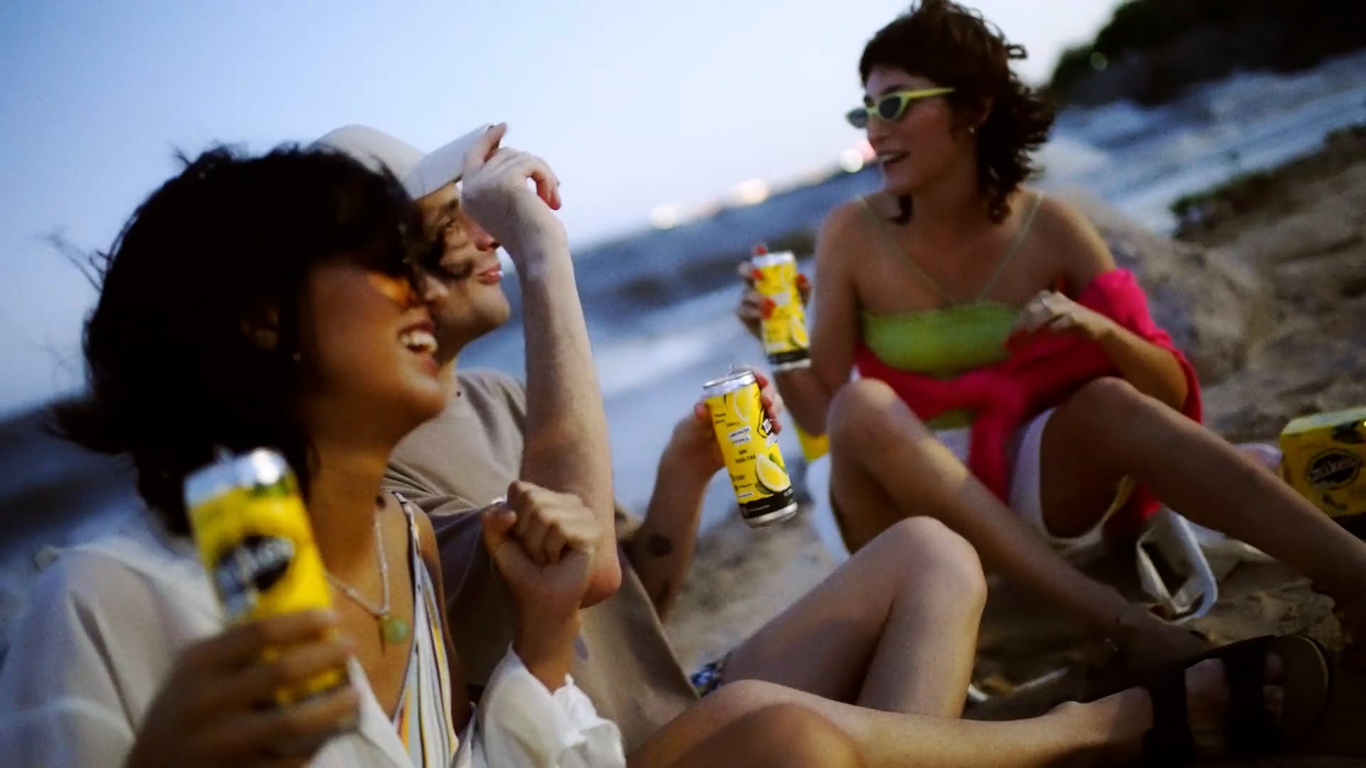 Mikes - Sin Vueltas - Beach