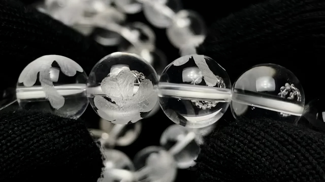 四つ葉のクローバー彫刻入り！クリスタル ラウンド8mm・10mm・12mm