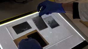 Primer pas per la restauració del fons fotogràfic Joan Lassús