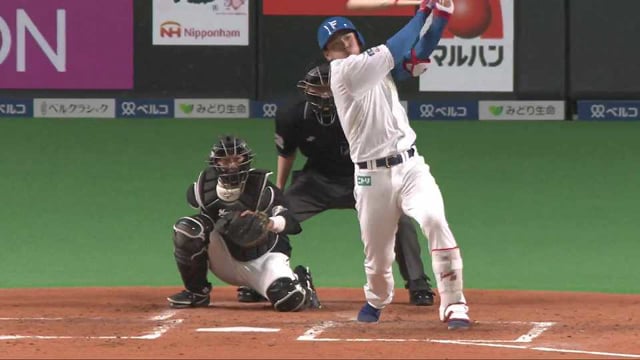 【3回裏】打球はレフトへ!! ファイターズ・野村佑希 今季第1号は先制のソロホームラン!! 2022年4月6日 北海道日本ハムファイターズ 対 千葉ロッテマリーンズ