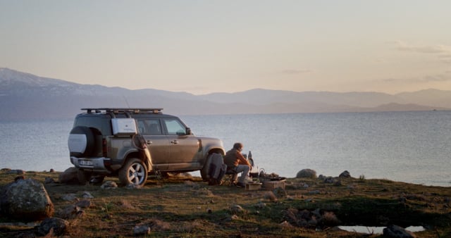 Land Rover Defender, Teaser