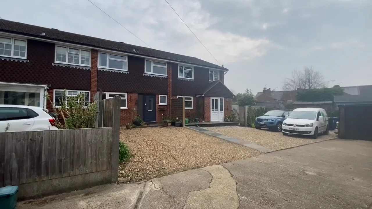 Lea Close, Badshot Lea, Farnham, Surrey, GU9 9LW on Vimeo