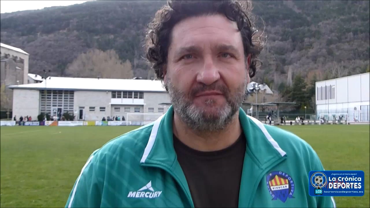 MIGUEL GARCÍA (Entrenador Biescas) UD Biescas 0-1 UD Barbastro / Jornada 31 / 3ª División / Fuente: YouTube Deporte Cantera Sabiñánigo