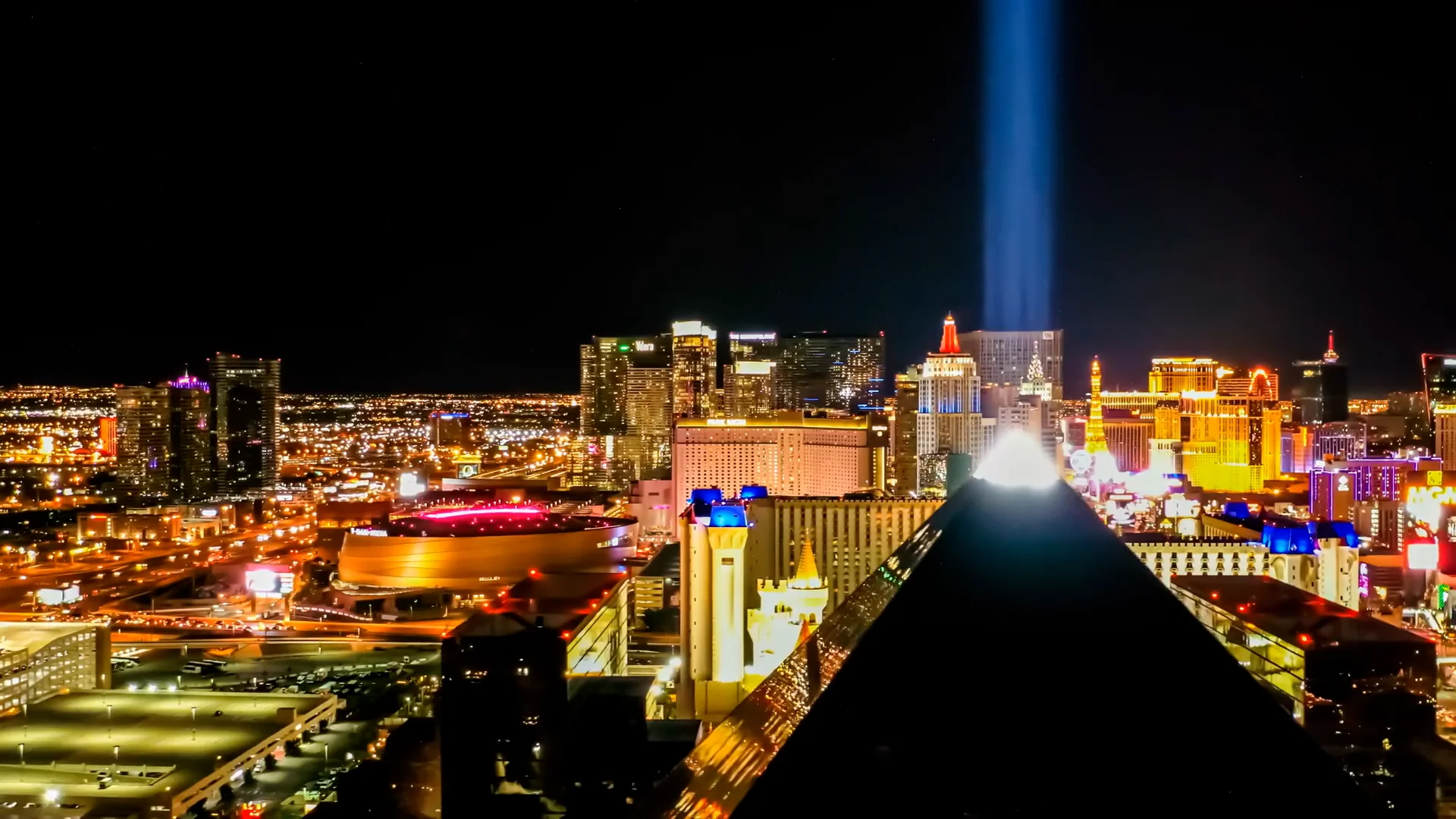 Downtown Las Vegas hotel project going vertical — VIDEO