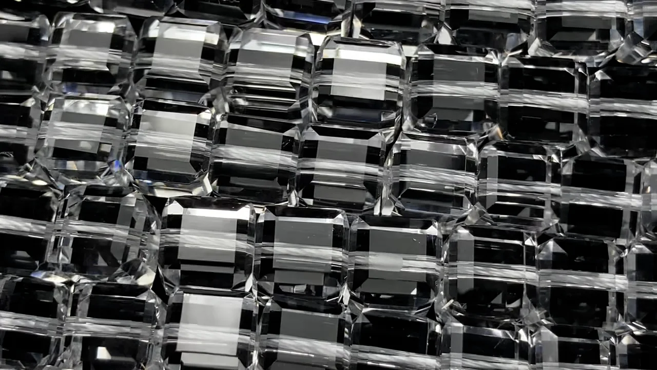 クリスタル（合成水晶） キューブカット6×6×6mm 半連/1連｜天然石