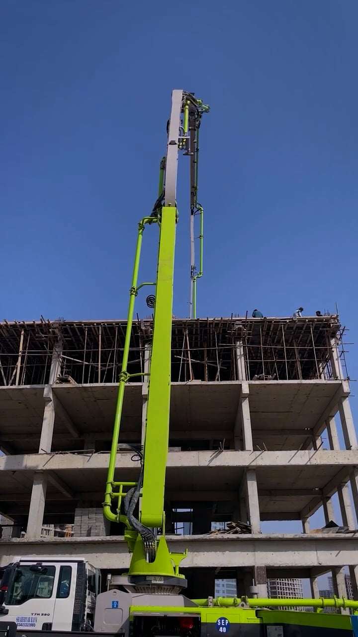 Construction Clog 11 - Pouring liquid concrete to form columns on Vimeo