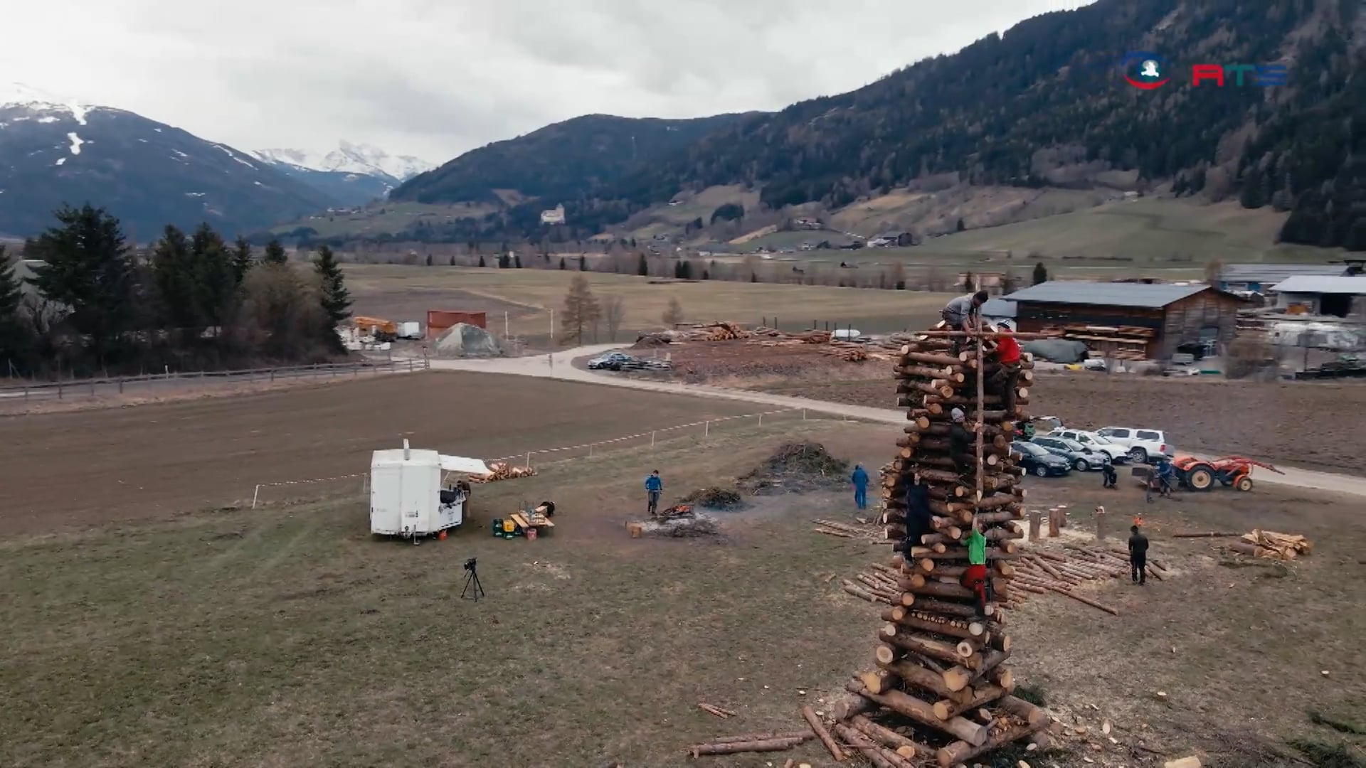 die-kunstvollen-osterfeuer-des-salzburger-lungaus