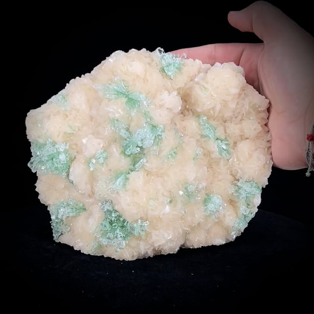 Fluorapophyllite-(K) and Stilbite