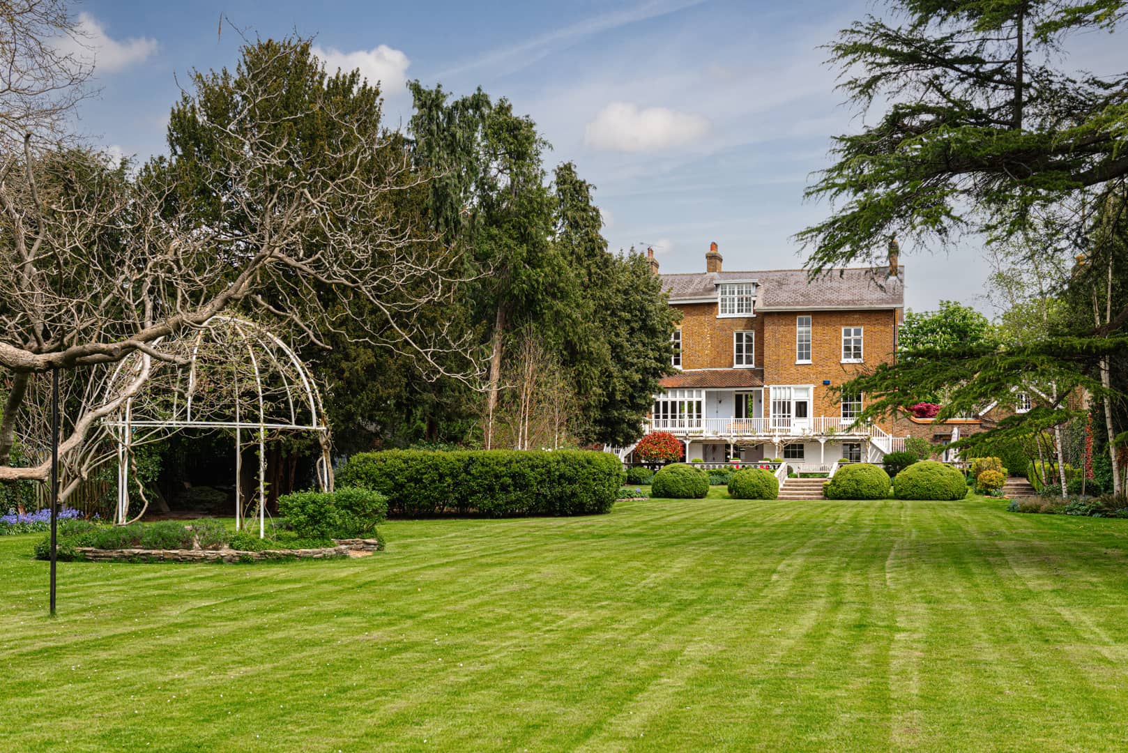 Hampton Lodge, Hampton Court Road, East Molesey Newton Huxley on Vimeo