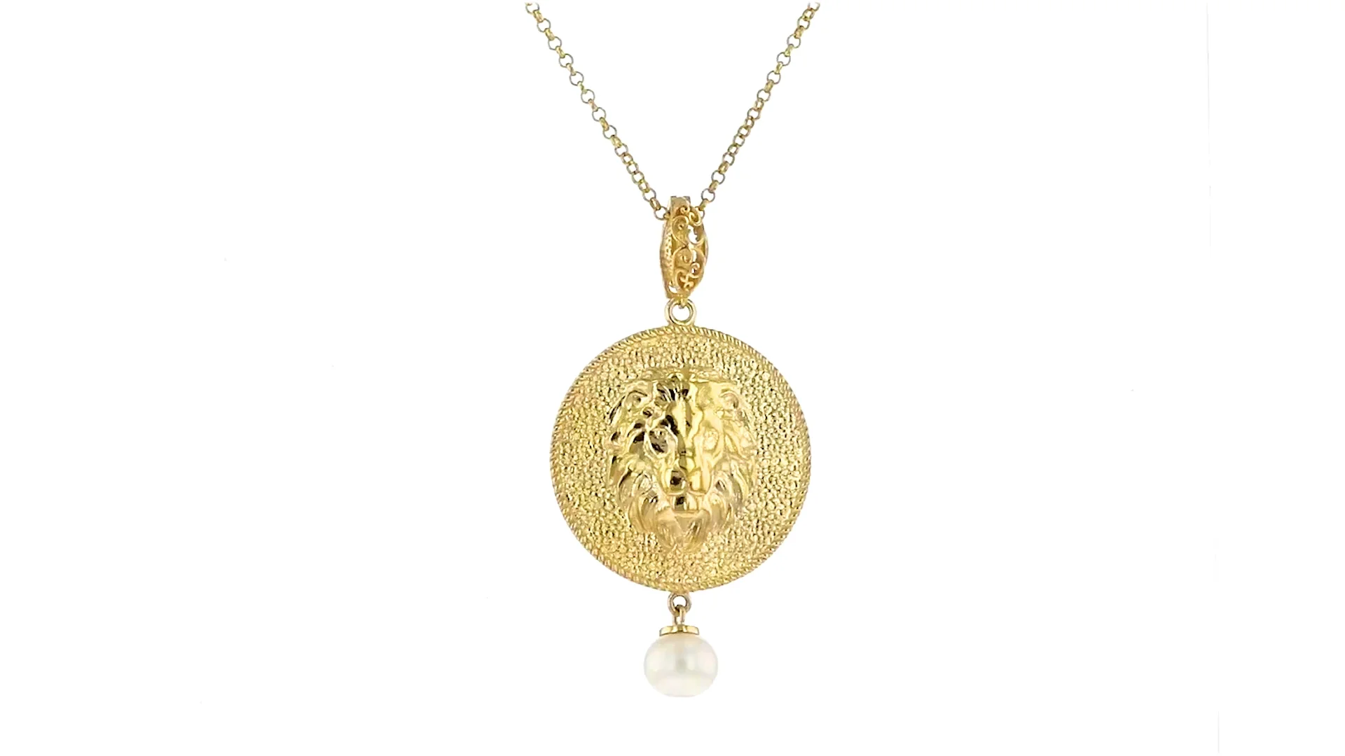 8-8.5mm Cultured Pearl and Lion Medallion Pendant Necklace in 18kt