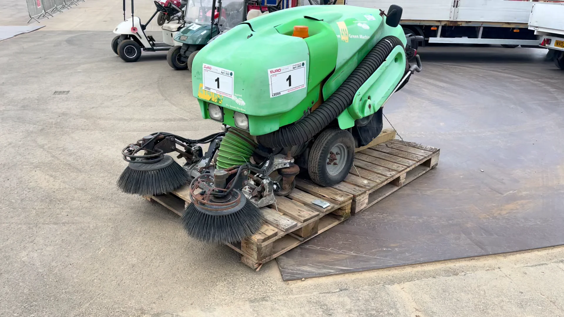 Green Machine 414 Pedestrian Sweeper on Vimeo