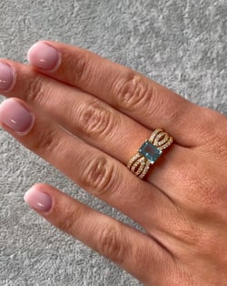 Vidéo: Bague Or Jaune Aigue-Marine et diamants 2.97grs
