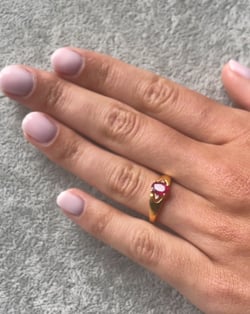 Vídeo: Anillo de Oro Rubi y diamantes 1.382grs