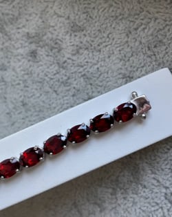 Vídeo: Pulsera Granate Forma Oval Plata de Ley 925