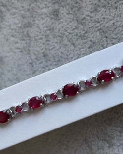 Vidéo: Bracelet Rubis forme Ovale et Ronde et Argent 925