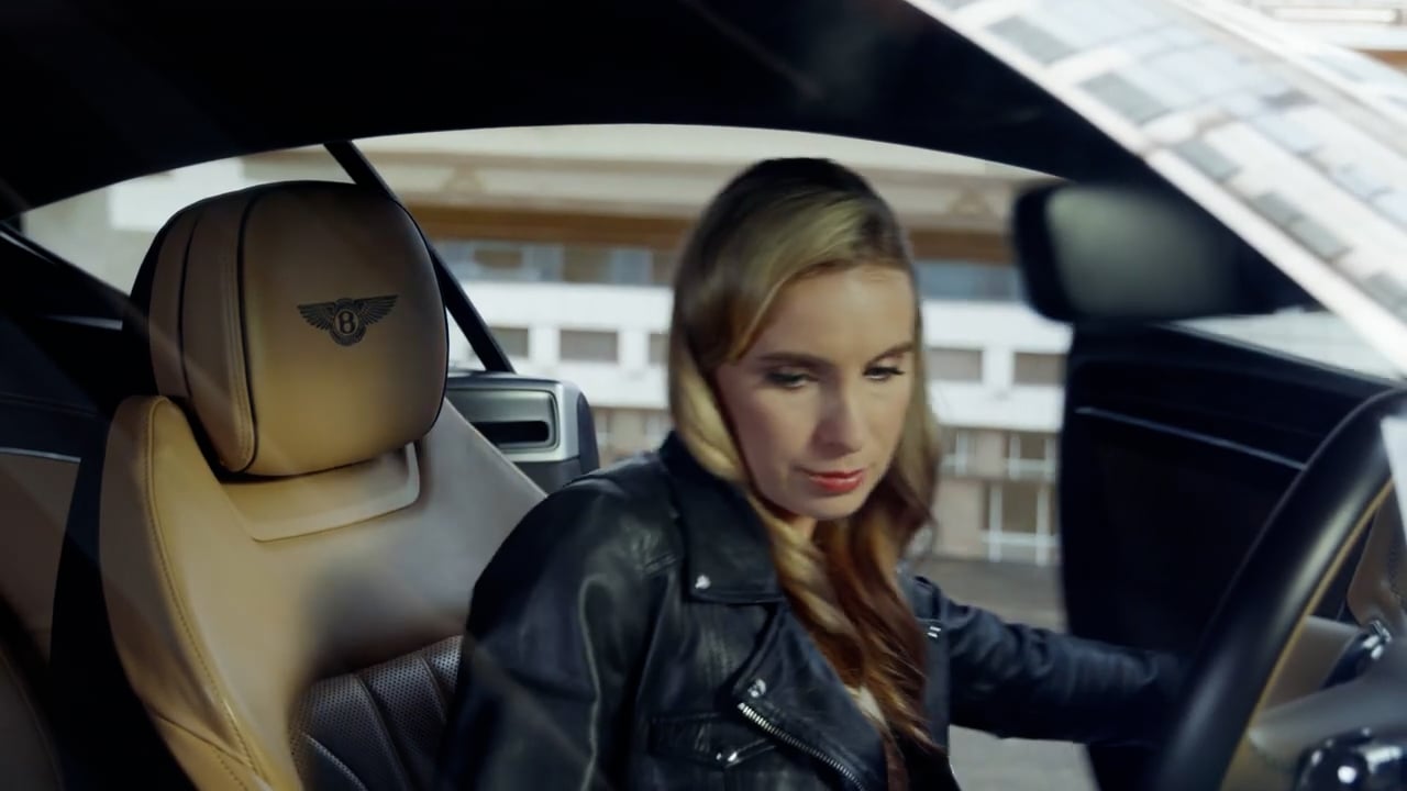 The girl driver of the Bentley. Stock video.