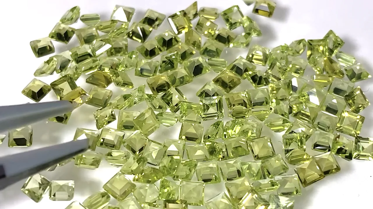 ペリドット ルース スクエアファセットカット3×3mm 10粒｜天然石ビーズ