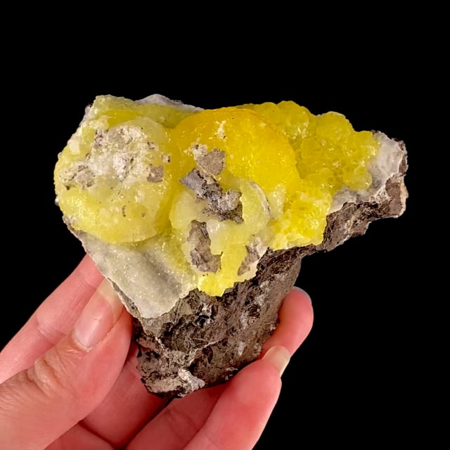 Brucite (rare strong yellow color)