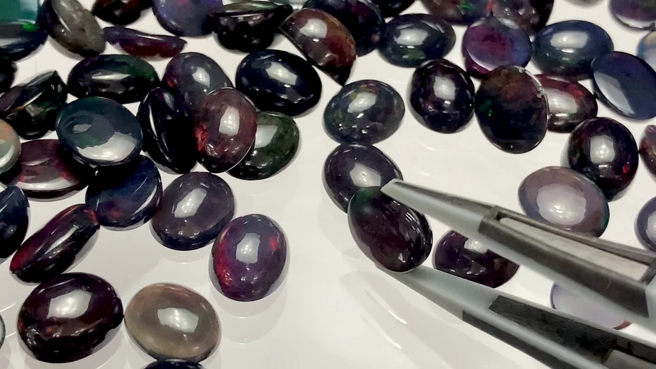 ブラックオパール オーバル カボション10×8mm 1個1,480円