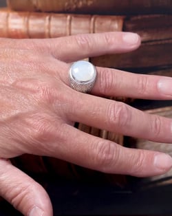 Video: Antique effect 925 Sterling Silver White Mother-of-pearl Biker Ring