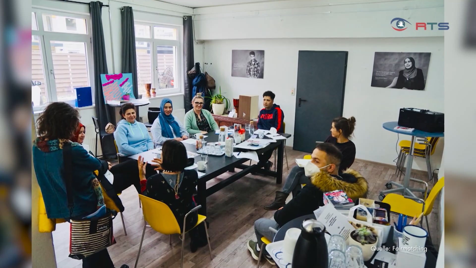 strassenfotografie-ausstellung-in-der-matchbox-neuer-begegnungs-und-kulturraum-fuer-dosige-zuagroaste