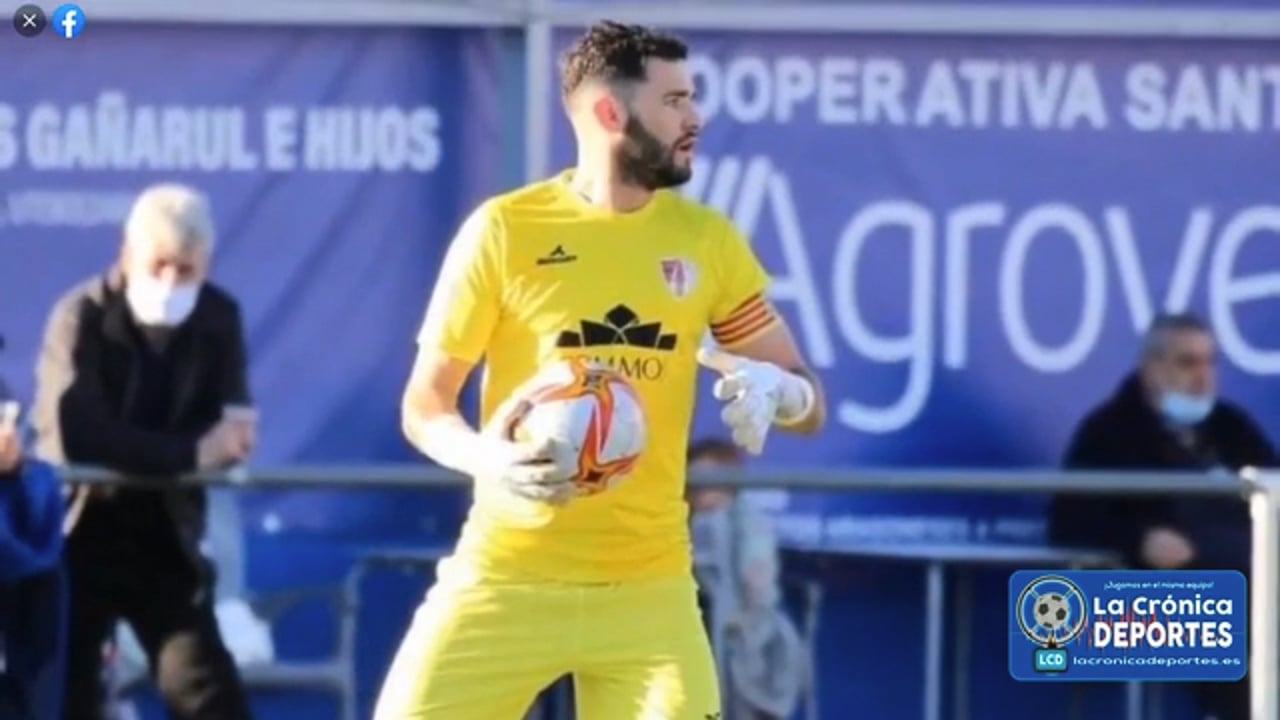 HUGO GISTAU (Portero UD Barbastro) Se retira del fútbol rodeado de un montón de amigos.