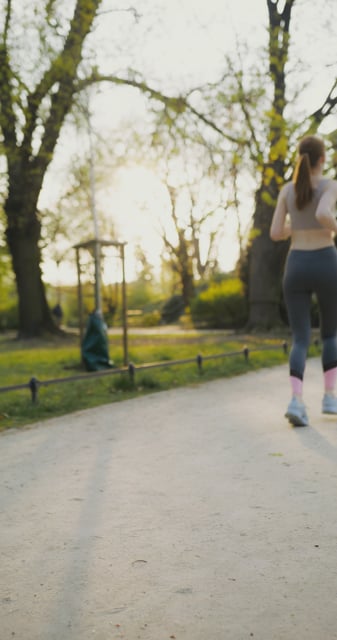 Indian woman running jogging Stock Photos - Page 1 : Masterfile