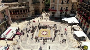 Un manto de flores ponteareano reprodujo la corona de la Virgen de los Desamparados en Valencia