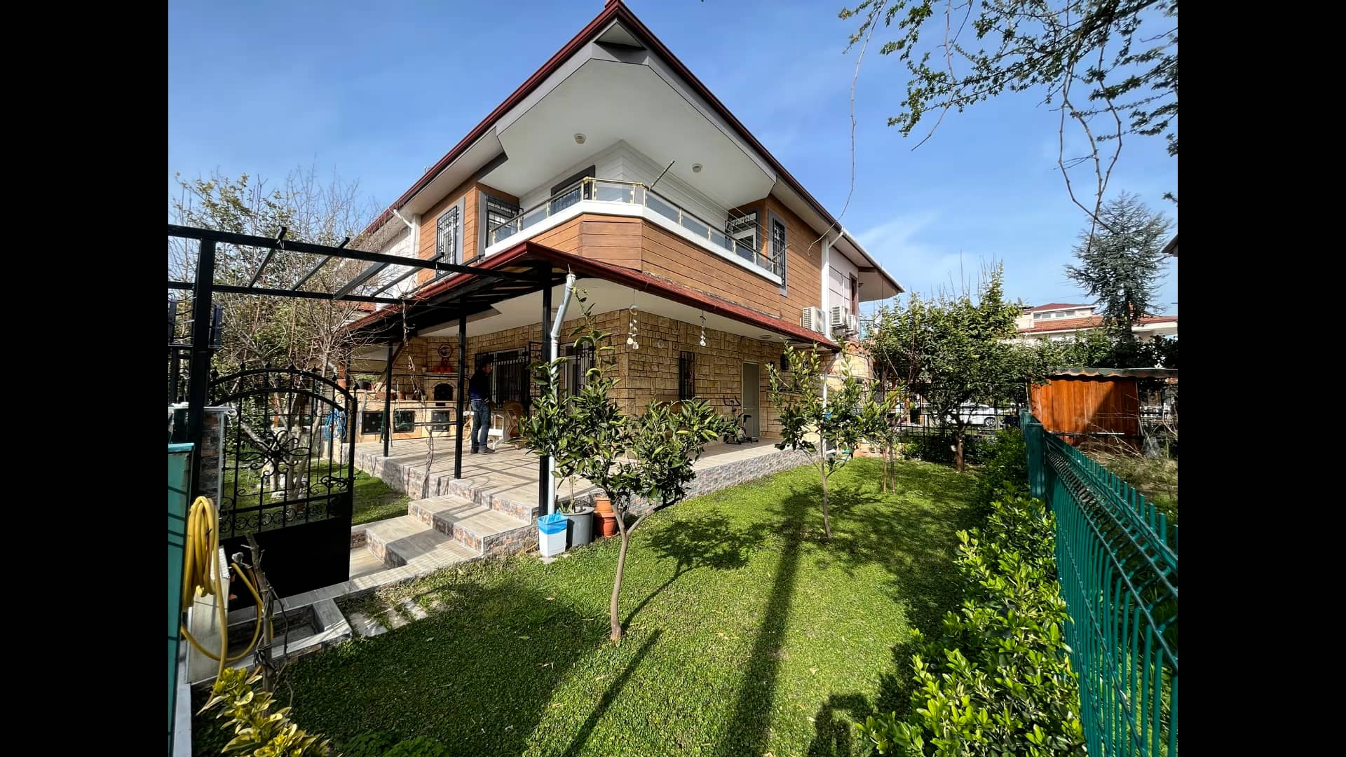 Müstakil Ev Balıkesir AKÇAY KÖRFEZ�DEN GENİŞ VERANDALI AÇIK MUTFAK